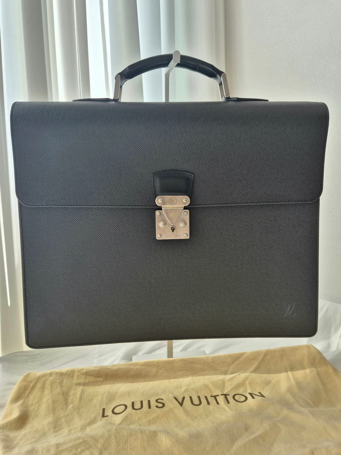 [정품] 루이비통 타이가 모스코바 서류가방 브리프케이스 블랙 상품이미지1