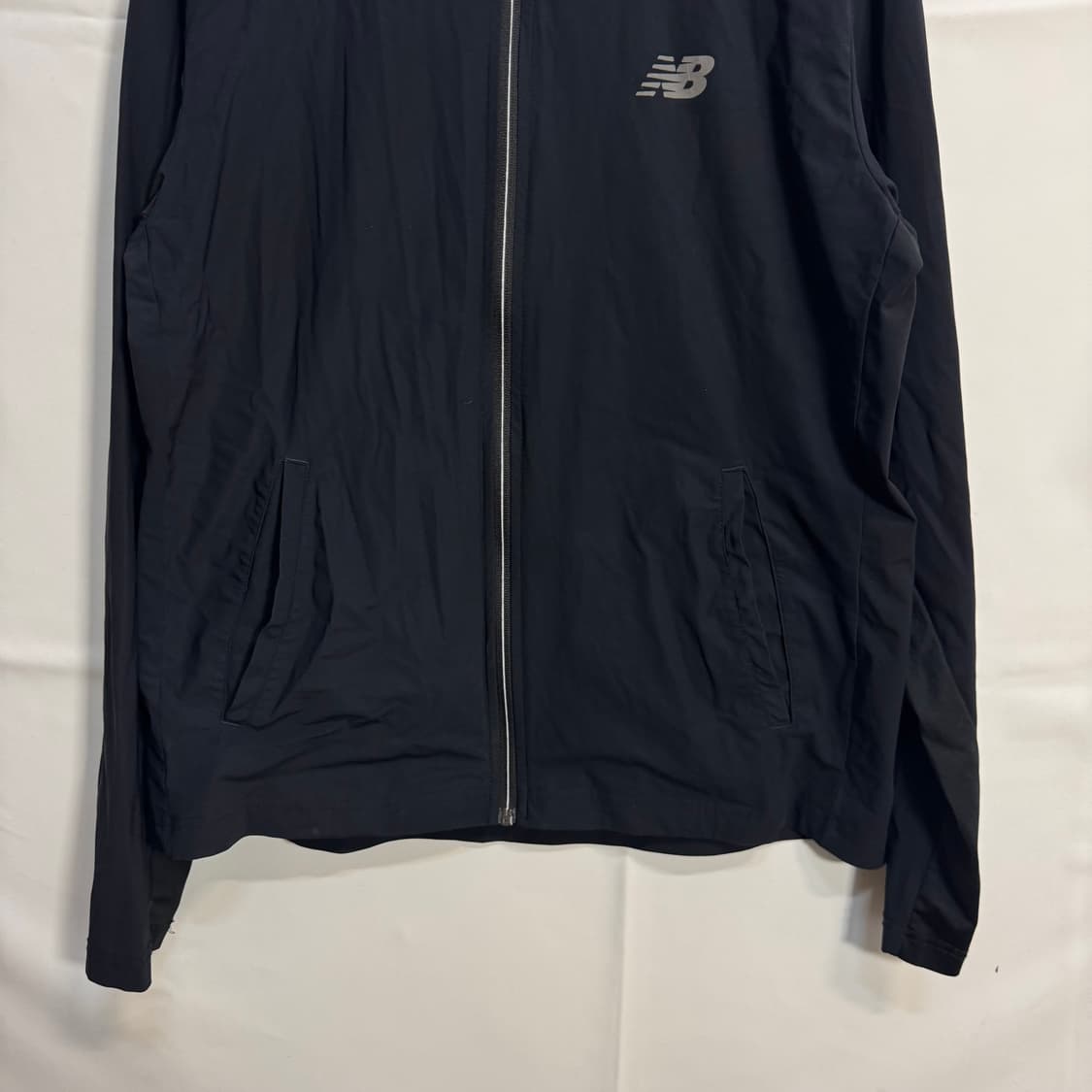 뉴발란스 스몰로고 바람막이 자켓 상품이미지3