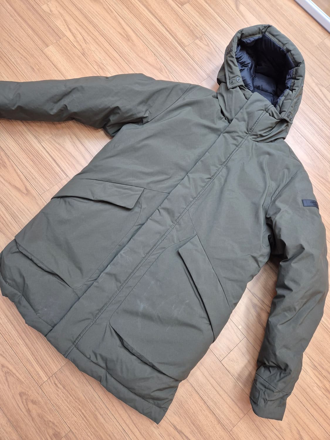 아이더 ESCAPE 다운 자켓 L사이즈 판매합니다. 색상은 카키색이고,  상품이미지1