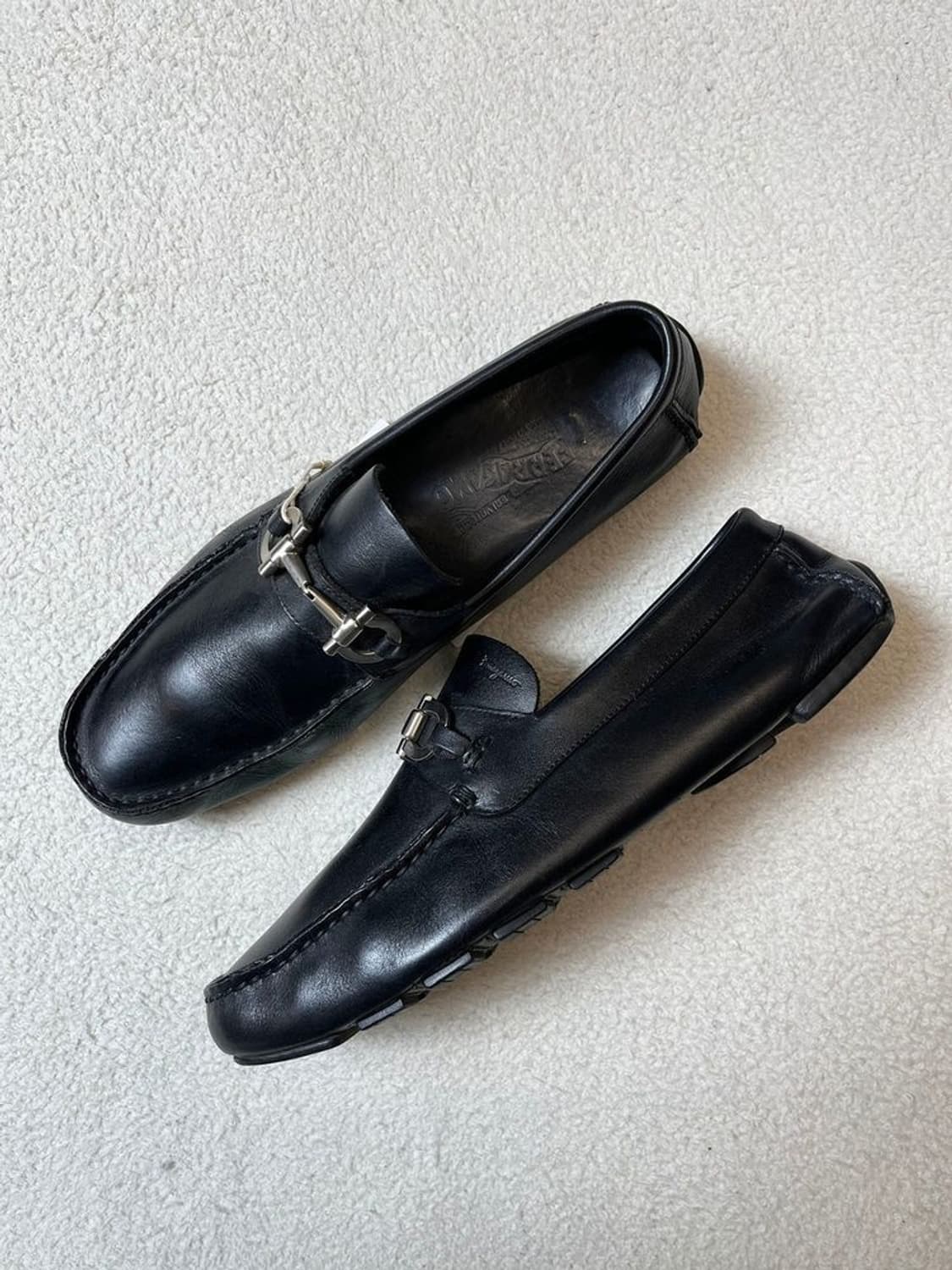 페라가모 크리스 간치니 버클 가죽 로퍼 A1837 상품이미지1