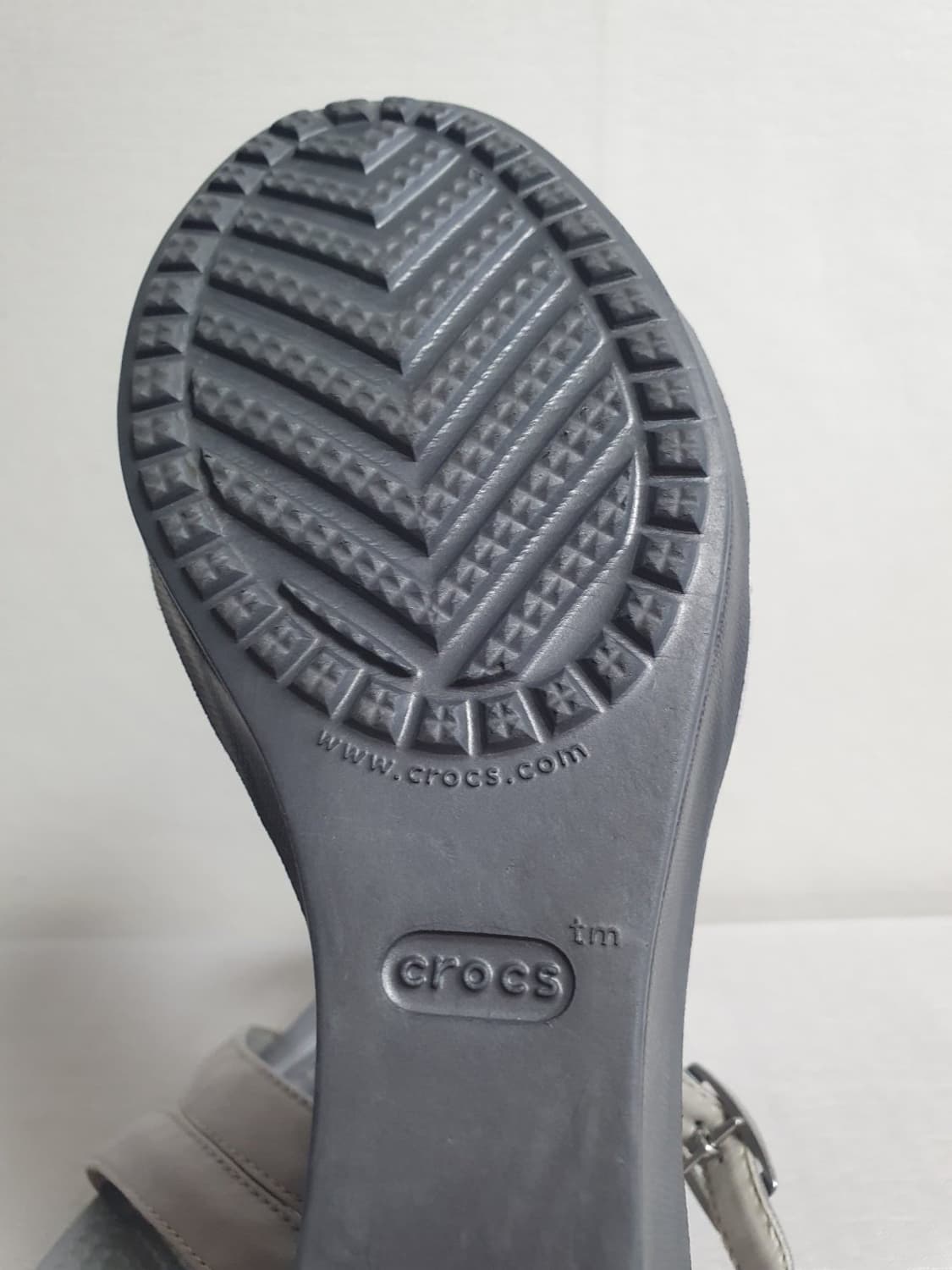 230mm 크록스 레이웨지2 앵클 스트랩 샌들 그레이  상품이미지7
