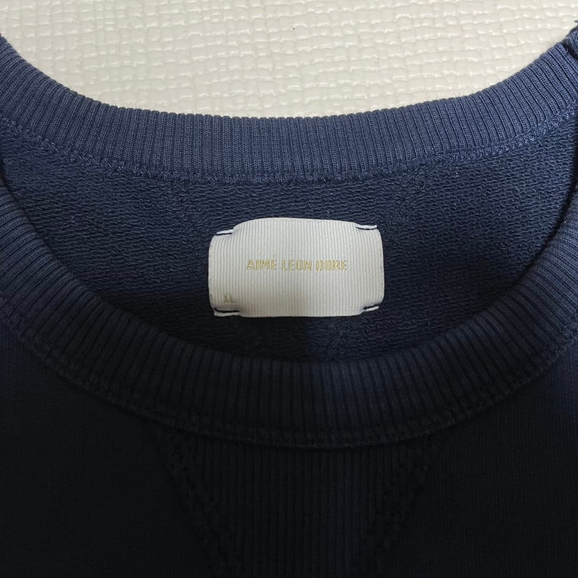 에임레온도르 23FW 레온 크루넥 맨투맨 네이비 에메레온도르 상품이미지3