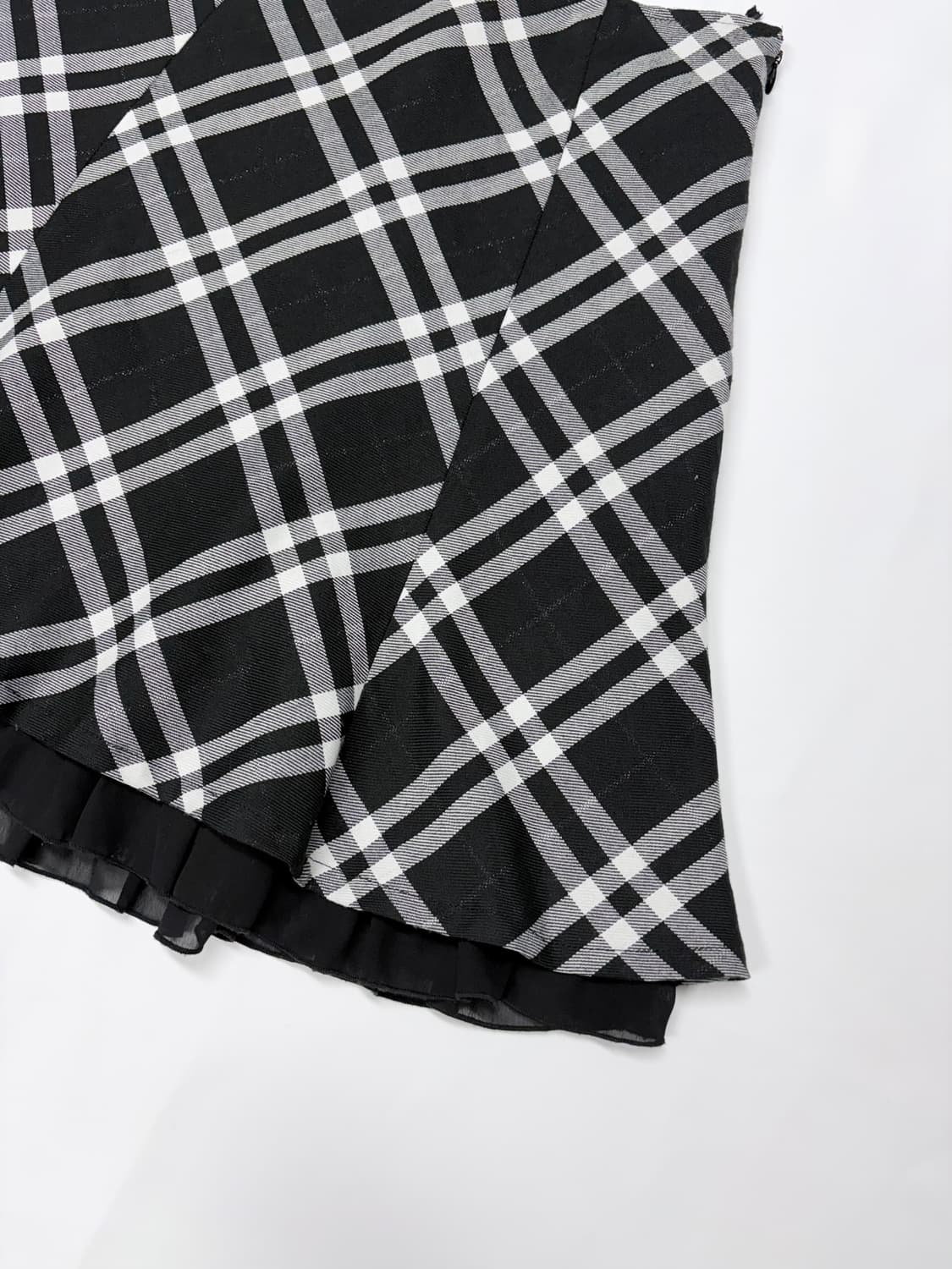 땡땡이 도트 프릴 블라우스 공겜여주 코디 🗝️🖤 큐트고스 로걀 프레피 상품이미지9