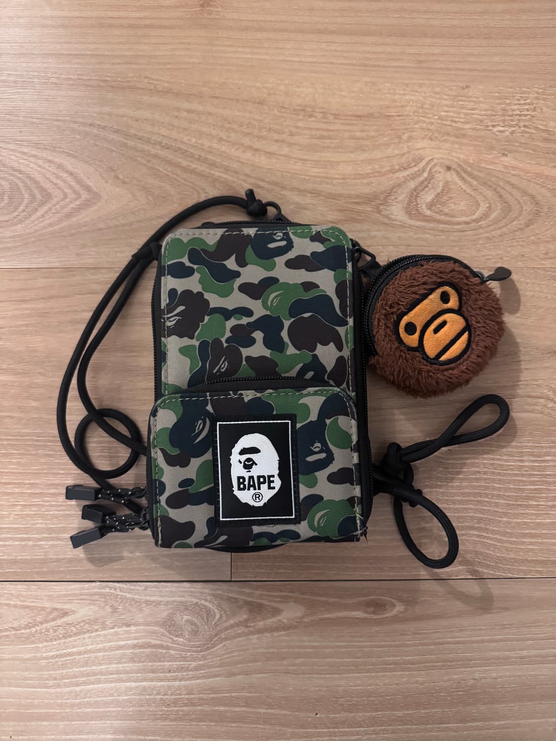 베이프 카모 크로스백 상품이미지1