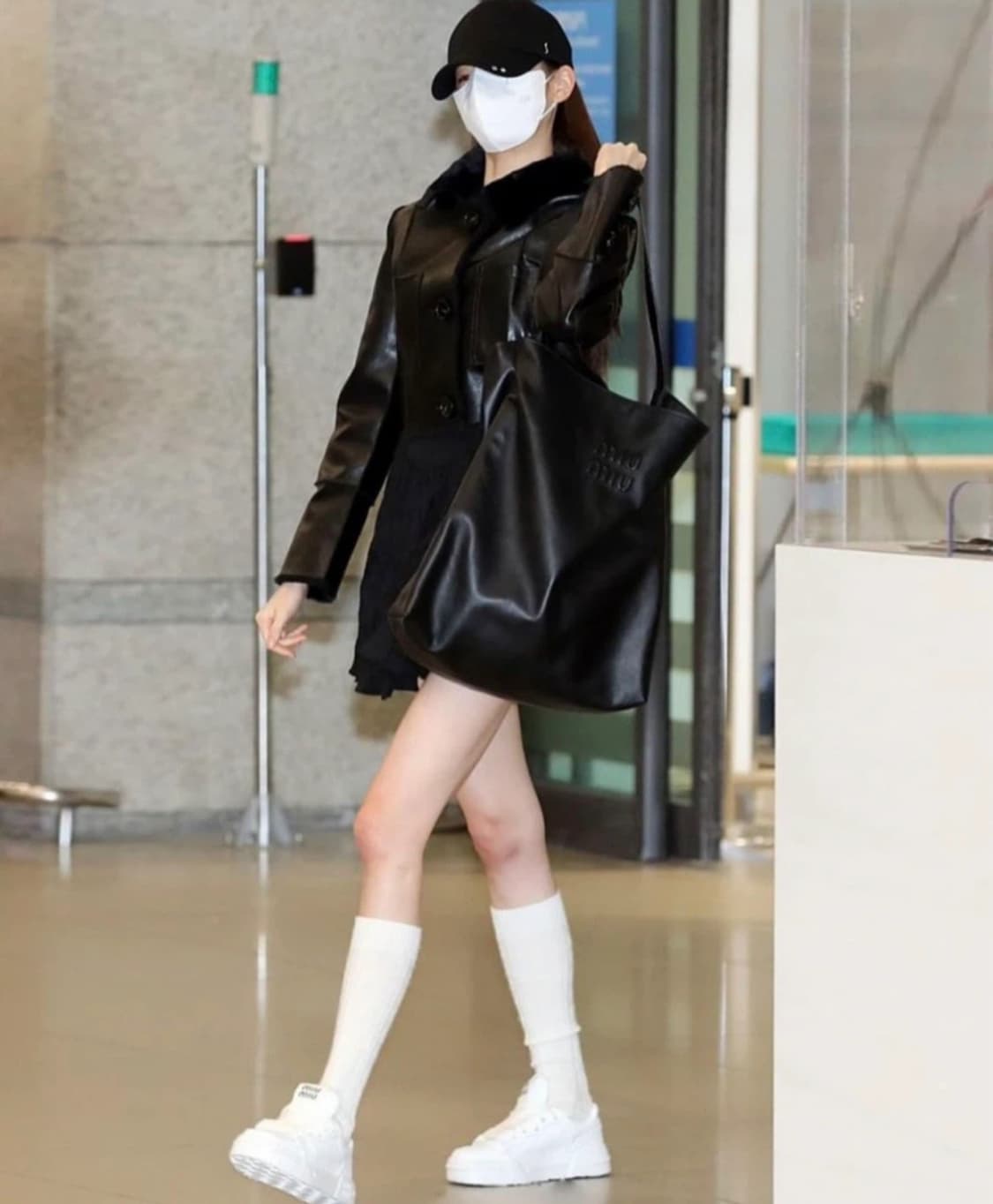 낫유어로즈 숏 리버시블 레더 무스탕 상품이미지5