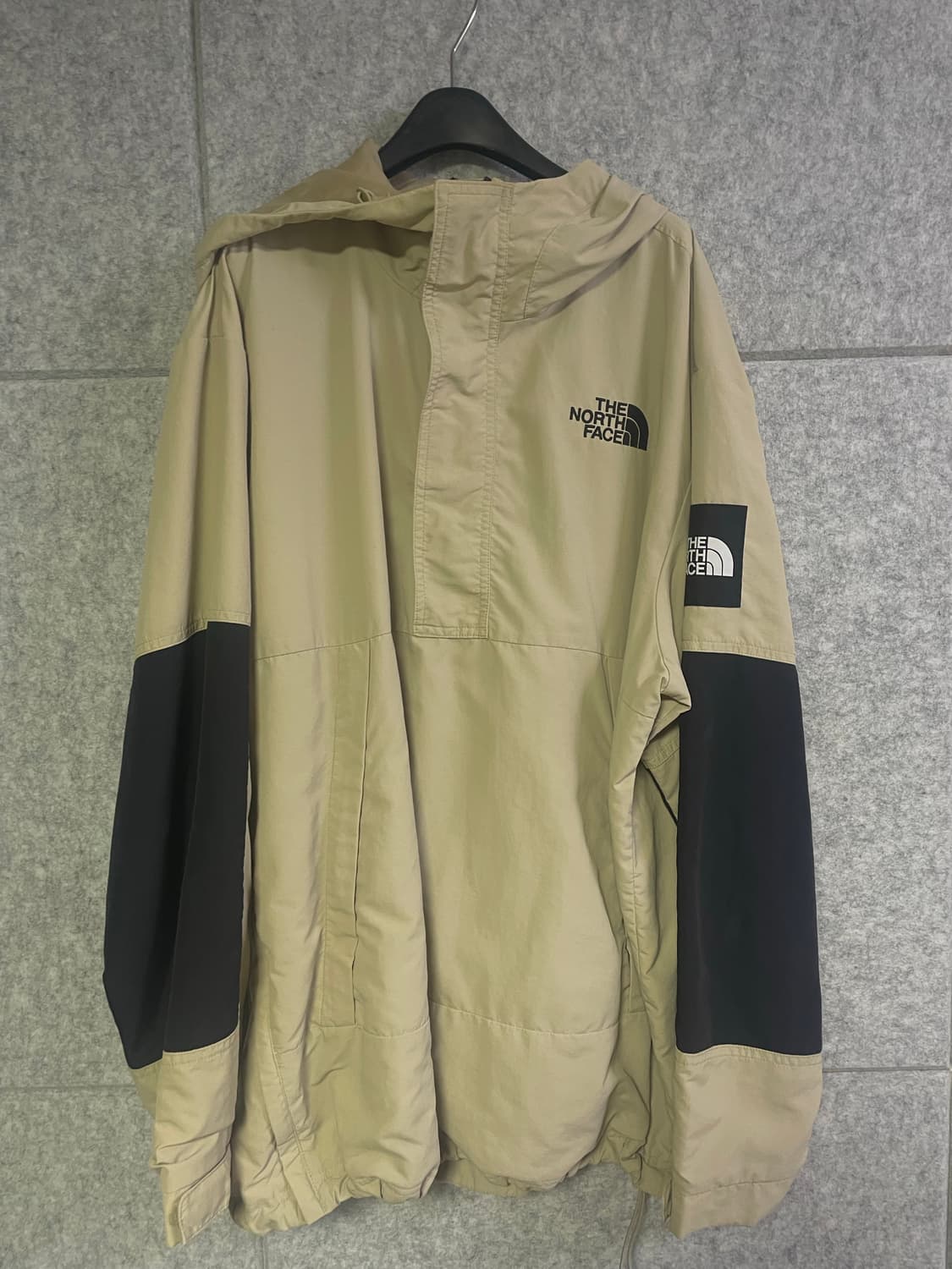 노스페이스 베이지색 바람막이 상품이미지1