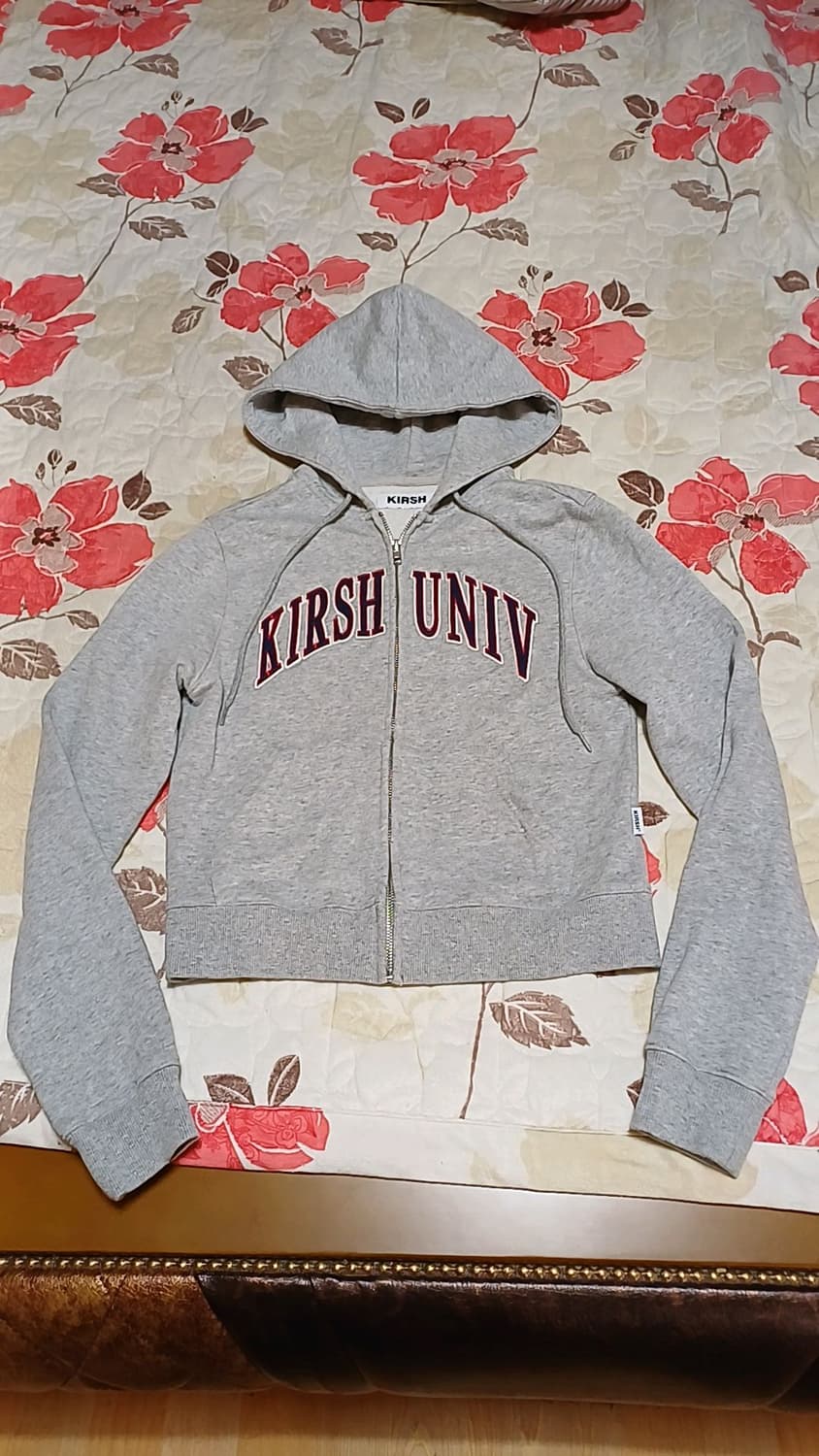 키르시 크롭후드집업 85 여성55 가슴44 기장52 상품이미지1