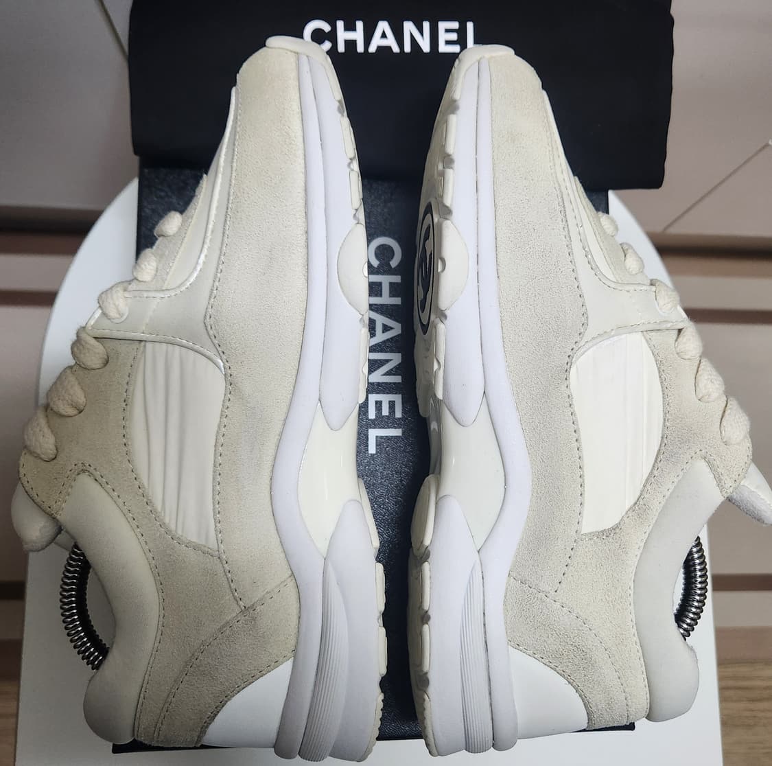 [정품]샤넬 스니커즈 운동화 CC로고 크루즈 테니스 38 새상품급 한정판 상품이미지4