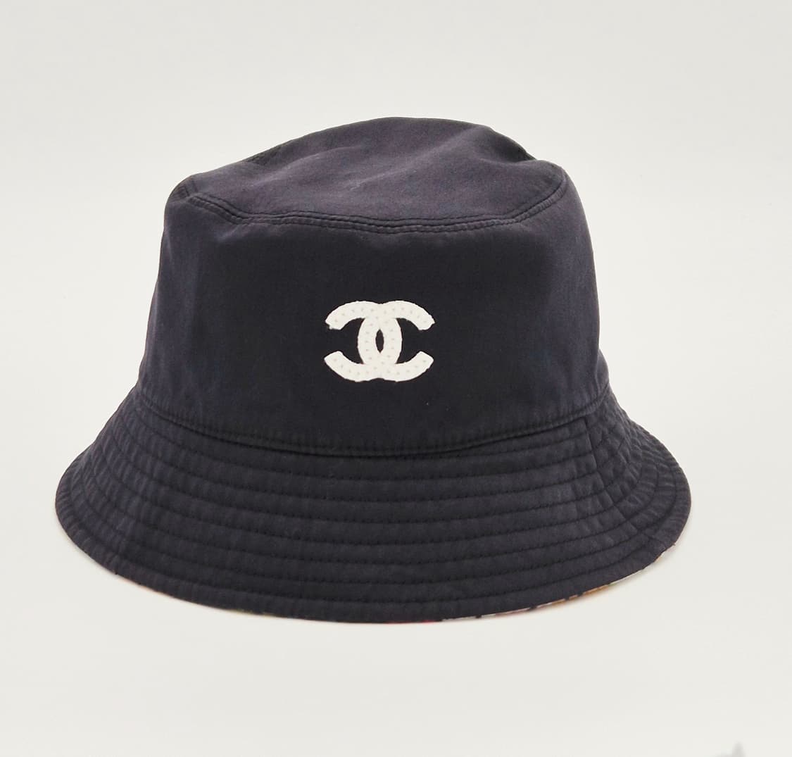 샤넬 CC 로고 리버서블 버킷햇 (S24) 상품이미지1