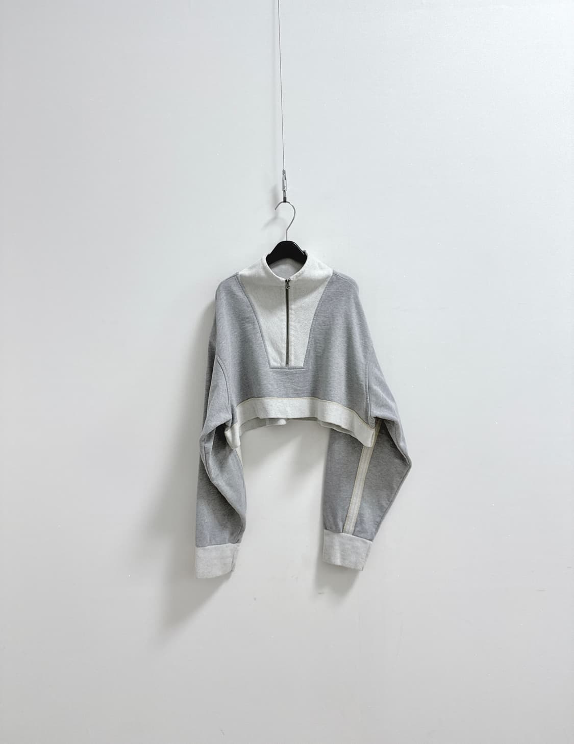 더일마 스웨트 크롭 집업 탑 상품이미지1