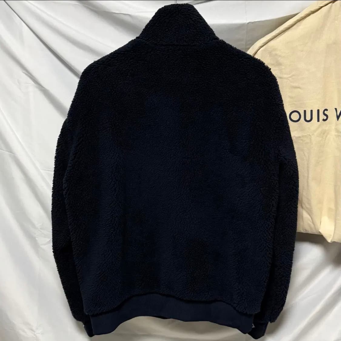 [S+급/L] 25FW 루이비통 레더패치 플리스 블루종 자켓 상품이미지4