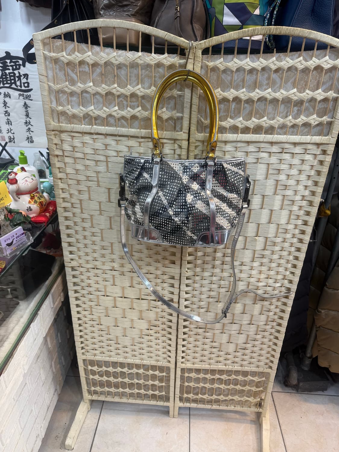 정품 버버리 실버 체크 2way백 팝니다 상품이미지1