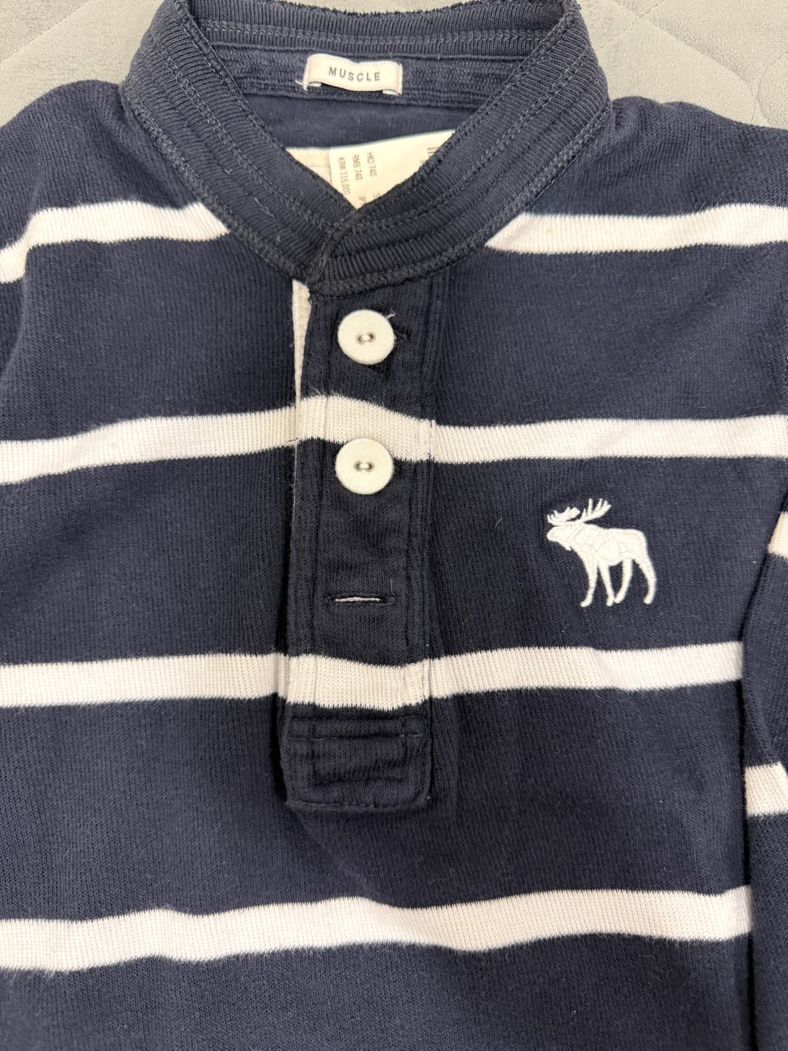 아베크롬비  스트라이프  새상품 인데  보관  미스  엄청  조금  흠? 상품이미지3