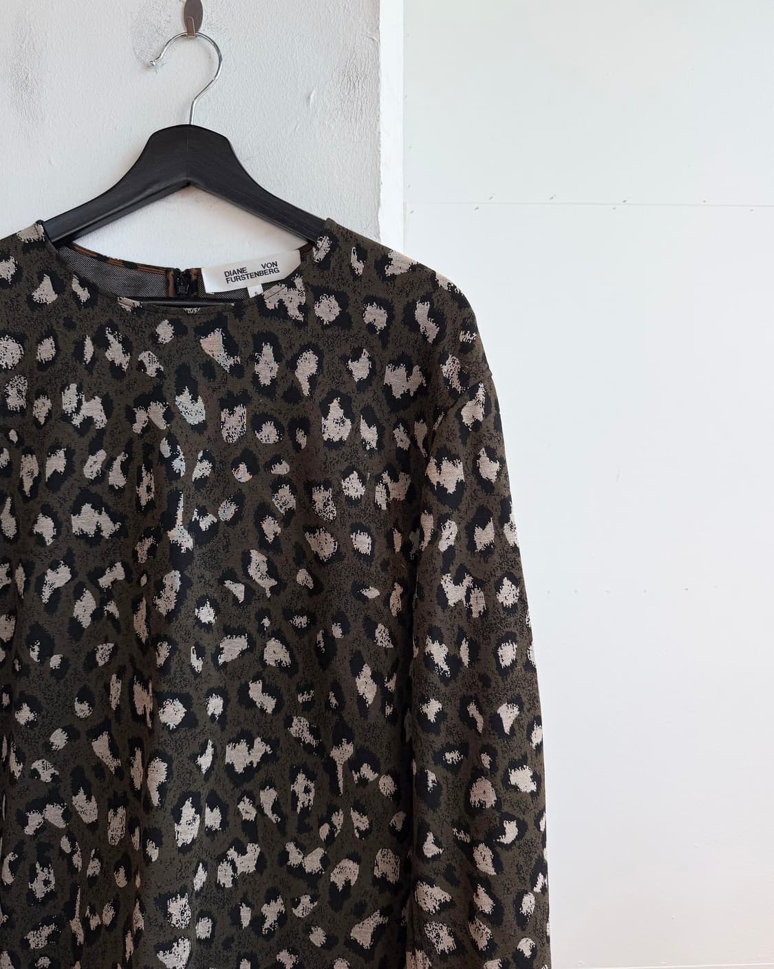 다이앤 본 퍼스텐버그 카키브라운 레오파드 롱슬리브 상품이미지5