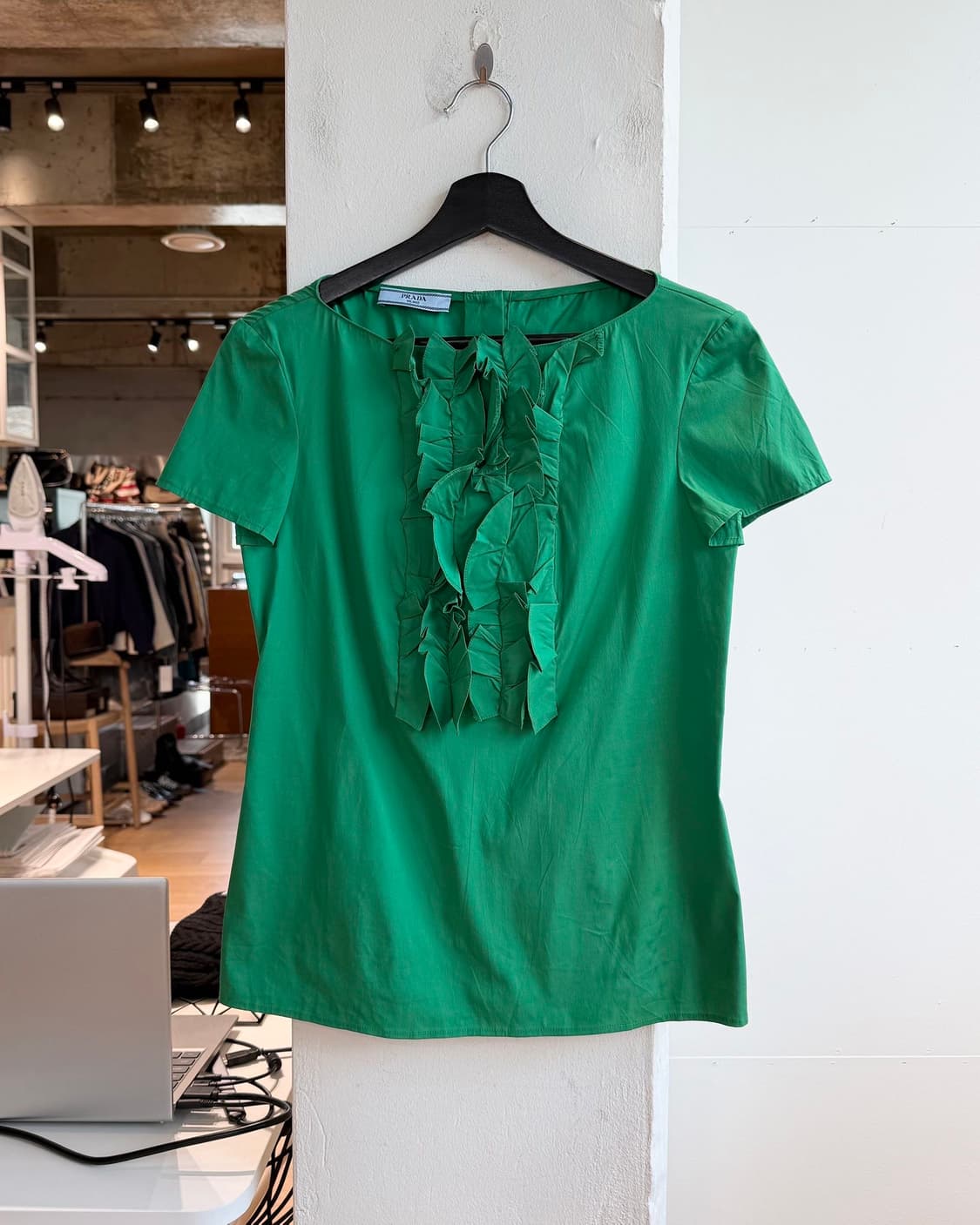 프라다 그린 프릴 하프 블라우스  상품이미지2