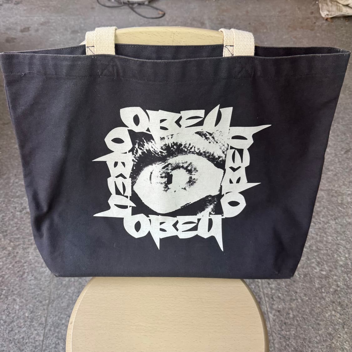 오베이 로고 캔버스 토트백 상품이미지1