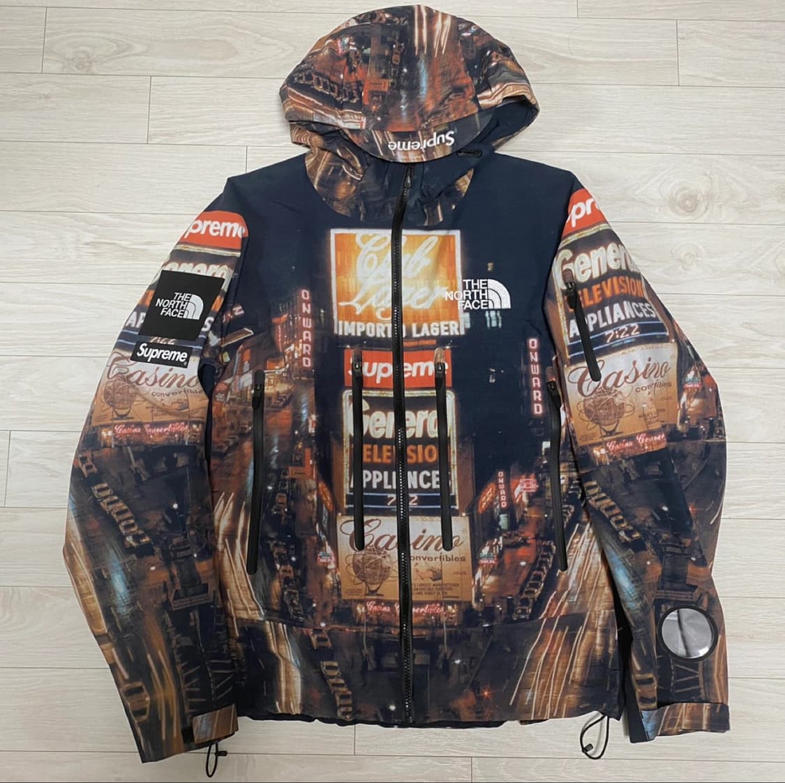 슈프림 x 노스페이스 타임스퀘어 쉘자켓 상품이미지1