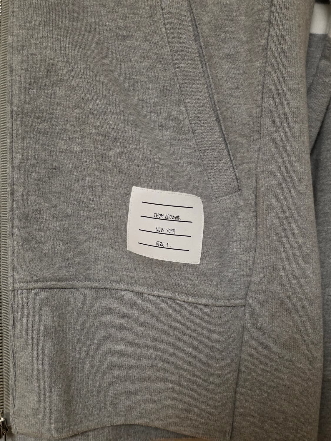 [1회외출] 톰브라운 사선완장 후드집업 4사이즈 상품이미지2