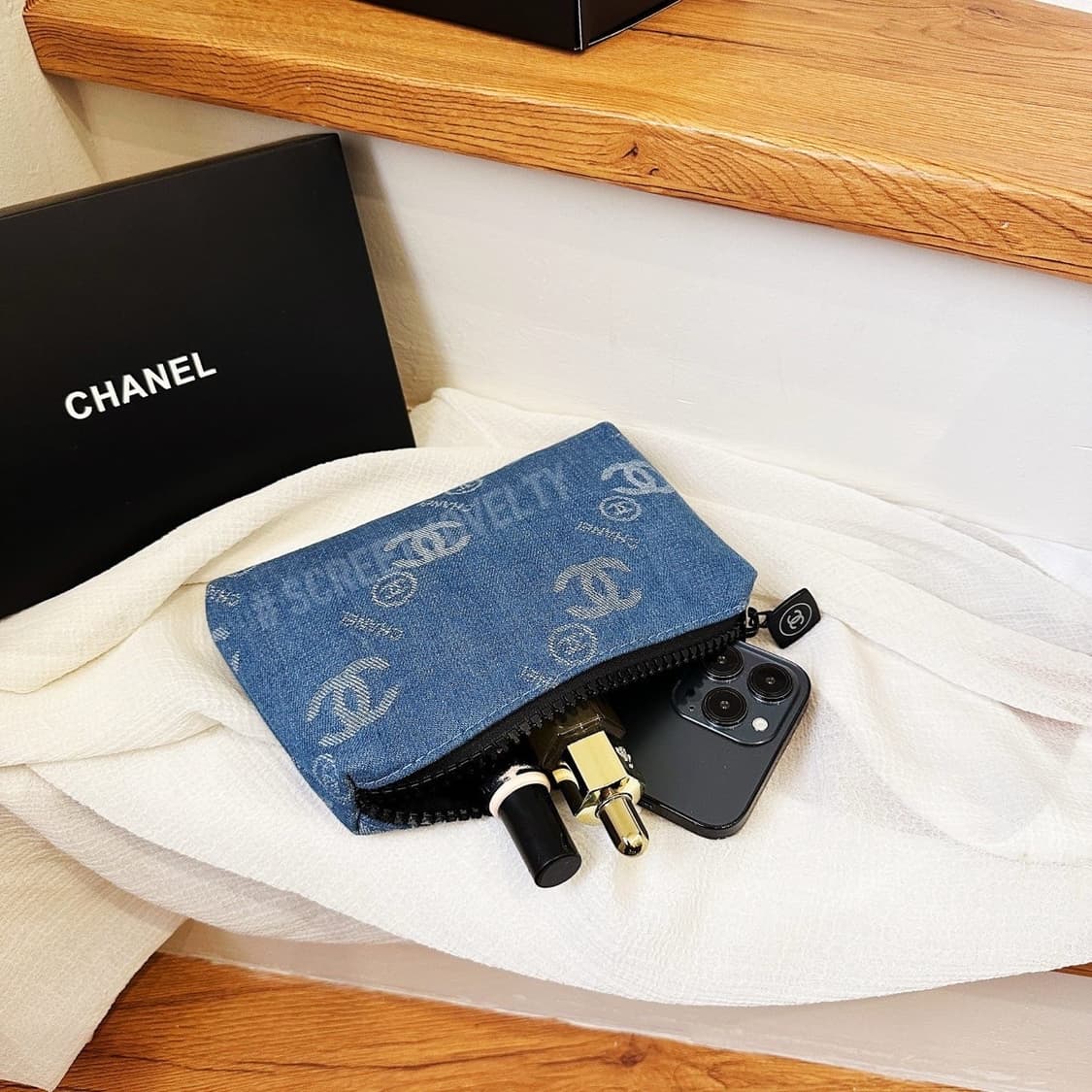 샤넬 코스메틱 데님 로고 파우치 무료배송 샤넬 코스메틱 데님 로고 파우치 상품이미지5
