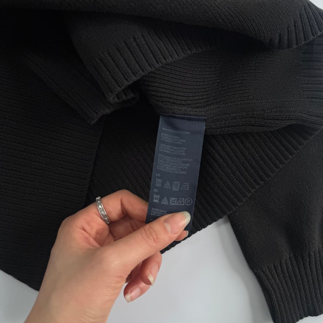 Tommy Hilfiger 타미힐피거 스펠아웃 로고 블랙 니트 상품이미지6