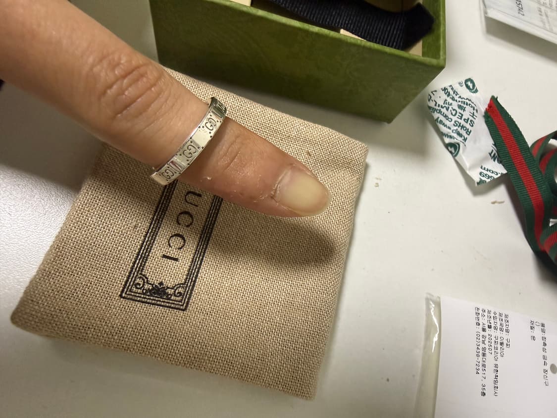 구찌 시그니처 GG 반지 풀구성 제품입니다 AS기한도 한참 남았습니다 쇼 상품이미지3