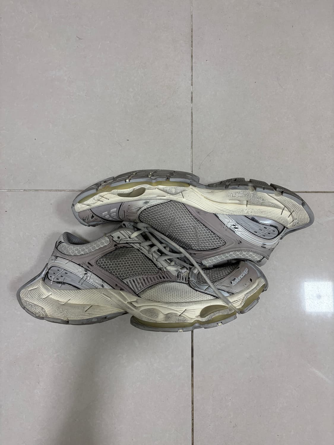 발렌시아가 스테이플러 베이지 그레이 상품이미지2