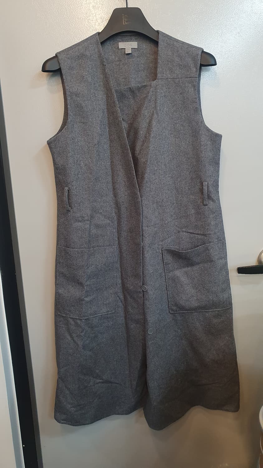 COS 울롱조끼40
울70% 폴리25% 케시미어5%
구김살짝외상태최상입니 상품이미지1