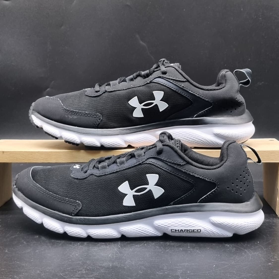언더아머 UA차지드 어서트9 런닝화275. 상품이미지1