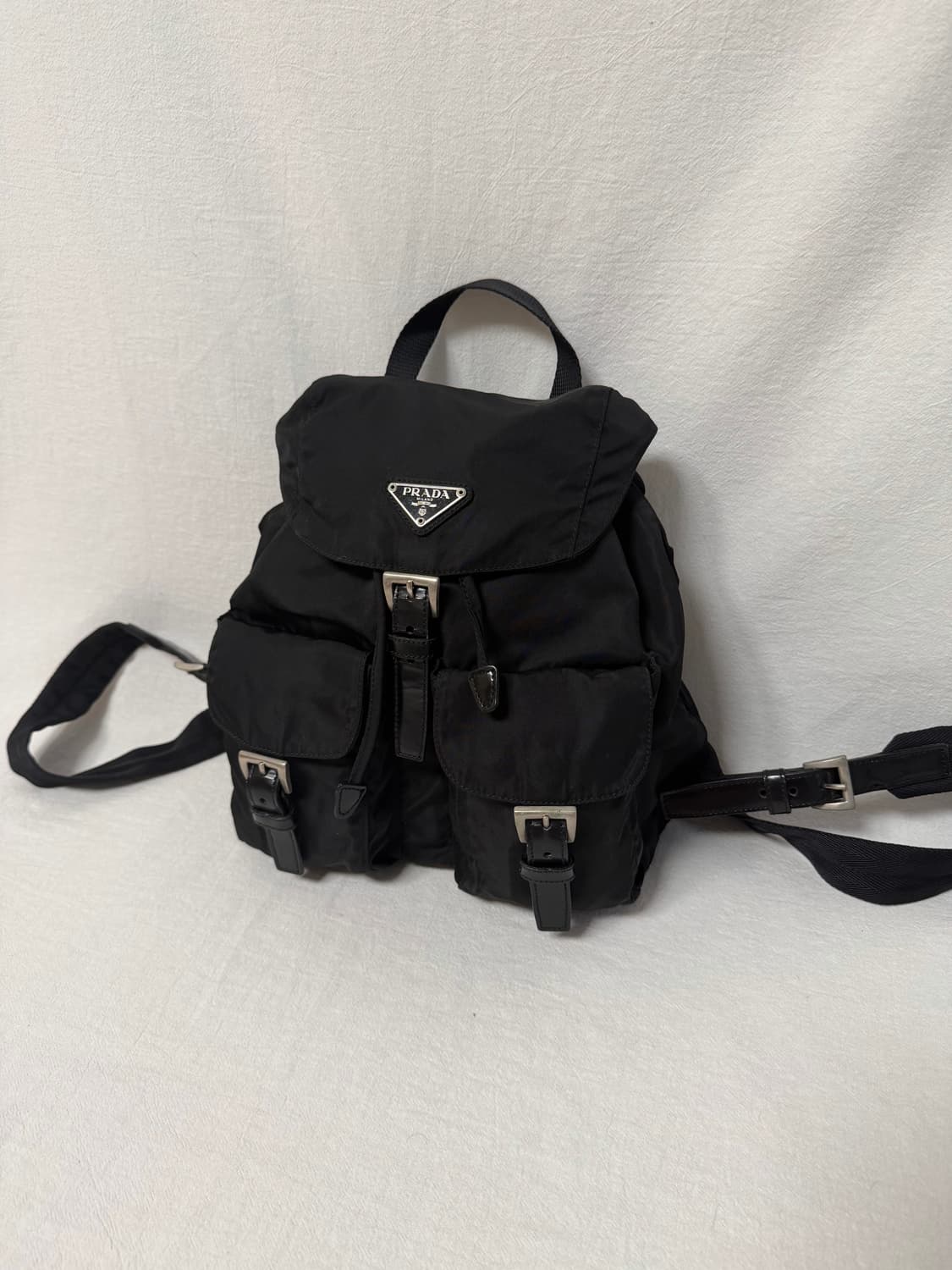 정품 프라다 포코노 나일론 투포켓 블랙 백팩 스몰 상품이미지4