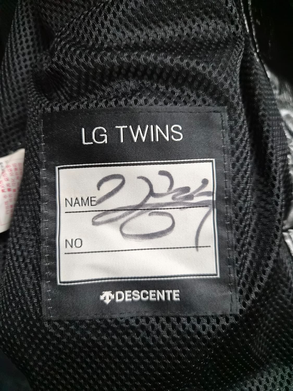 105) 데상트 17시즌 LG트윈스 유광 춘추 점퍼 팝니다 상품이미지6