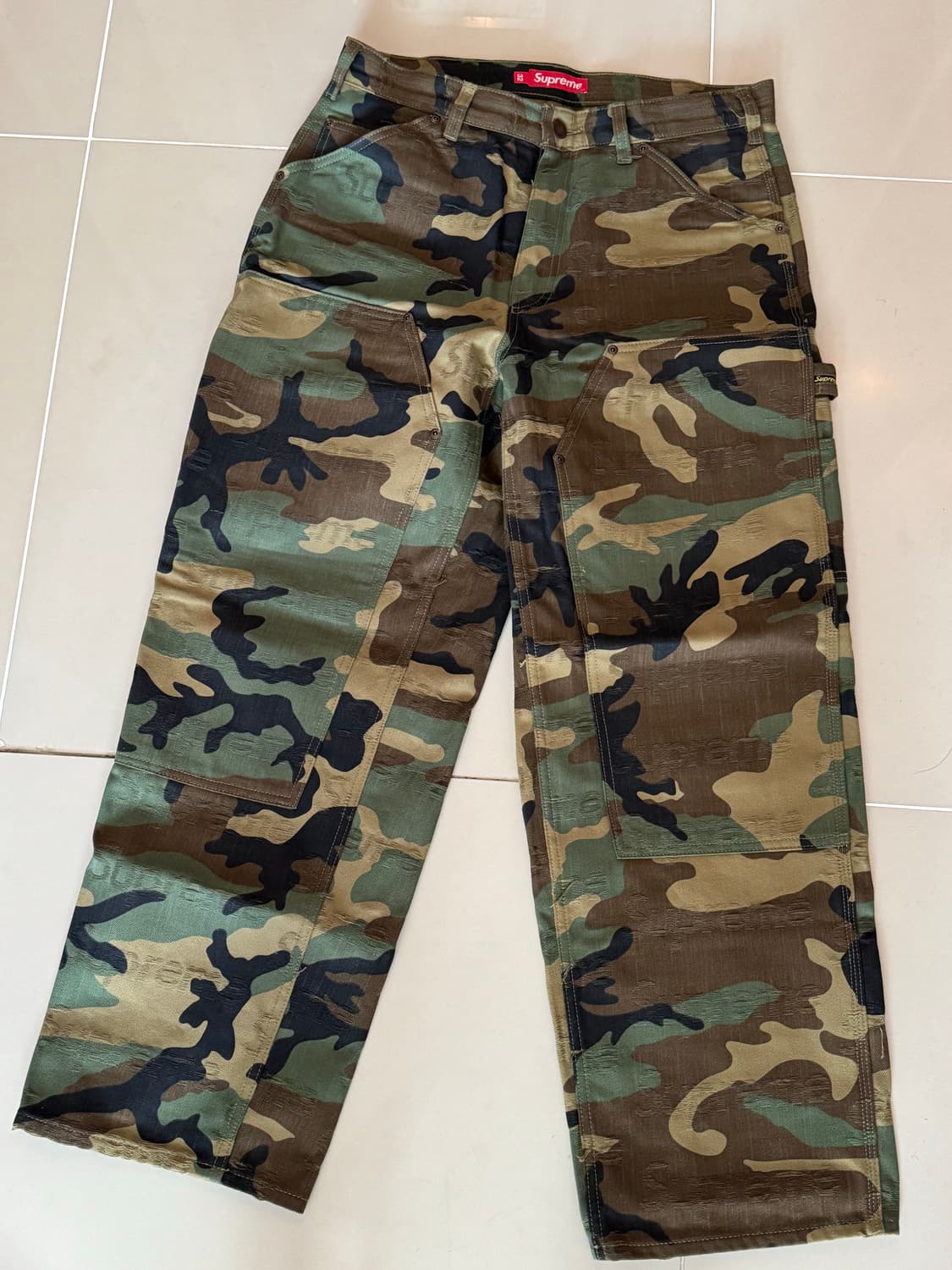 32) 슈프림 자카드 로고 더블니 데님 페인터 팬츠 우드랜드 상품이미지1
