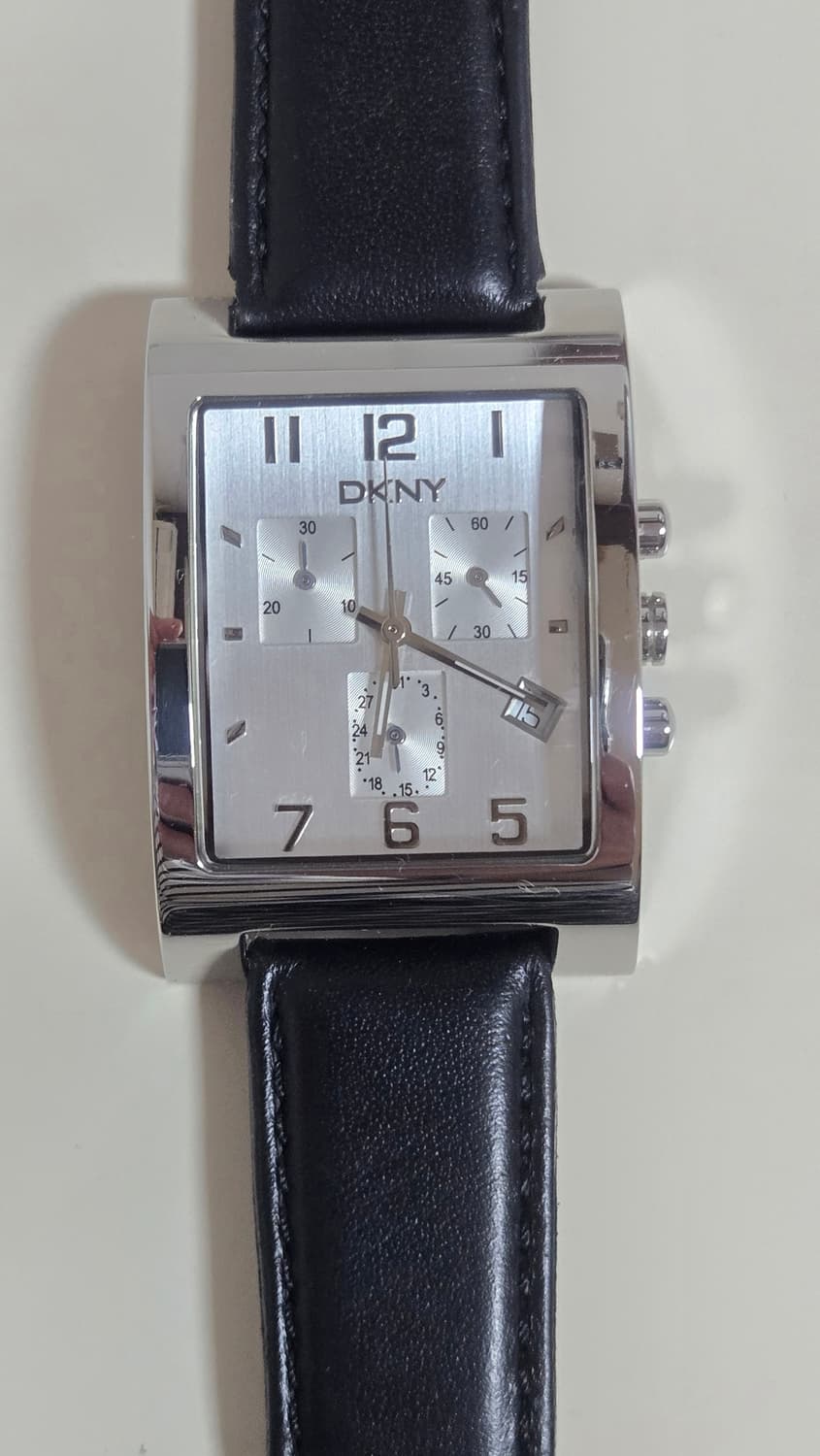 DKNY (도나카란 뉴욕)사각 실버 크로노그래프 남성 손목시계 상품이미지1