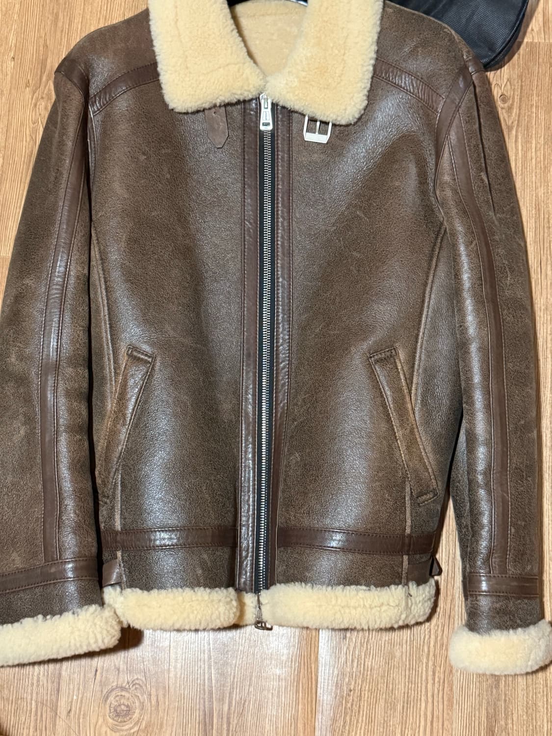 느와르라르메스 무톤자켓(디자이어 12-13) 50사이즈 주우재 착용 상품이미지4