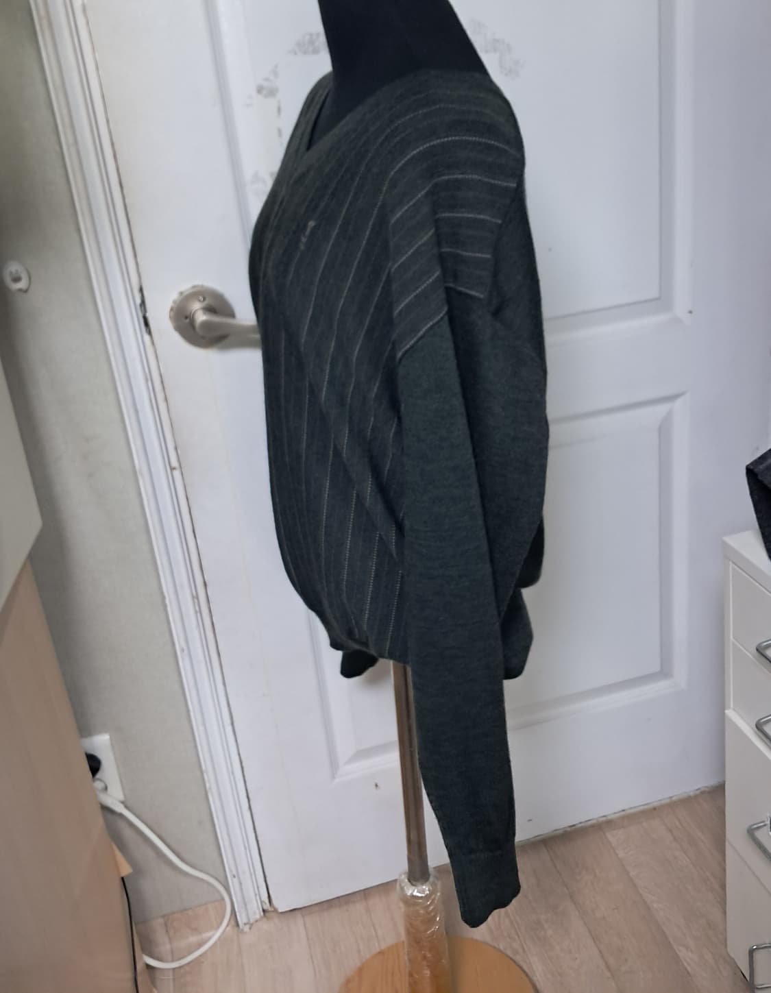 입생로랑 남성 빈티지 V넥 니트 105(상태상급) 상품이미지7