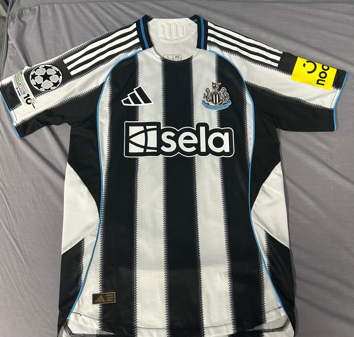 25/26 뉴캐슬 홈 어센틱 유니폼 상품이미지1