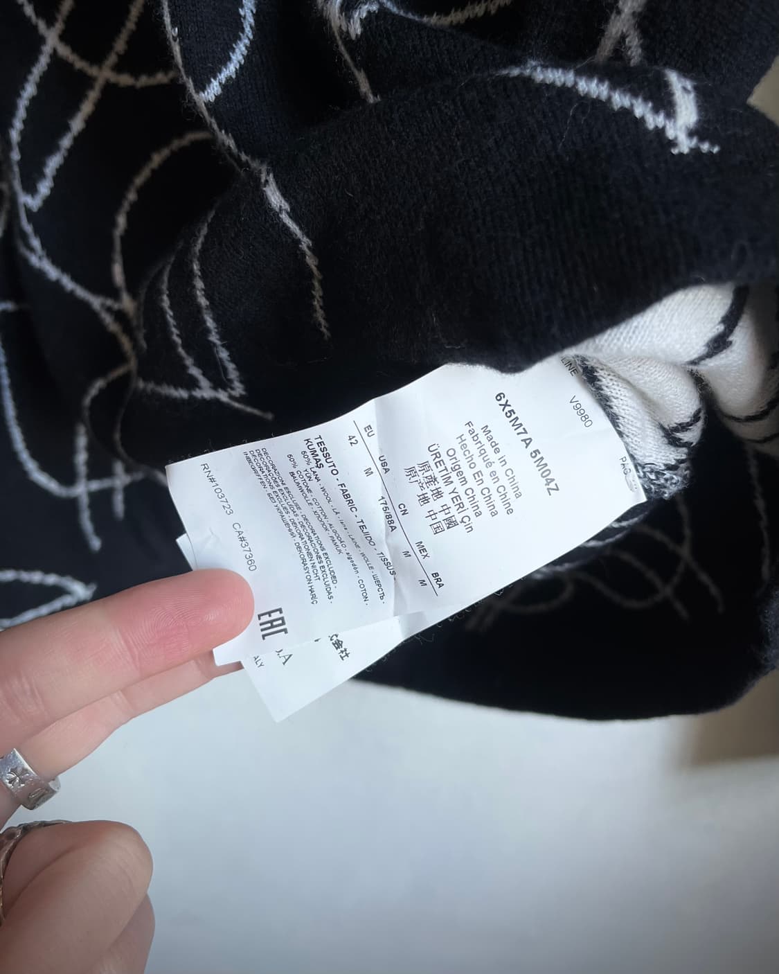 Armani Jeans Heart Pattern V-Neck Knit 상품이미지7