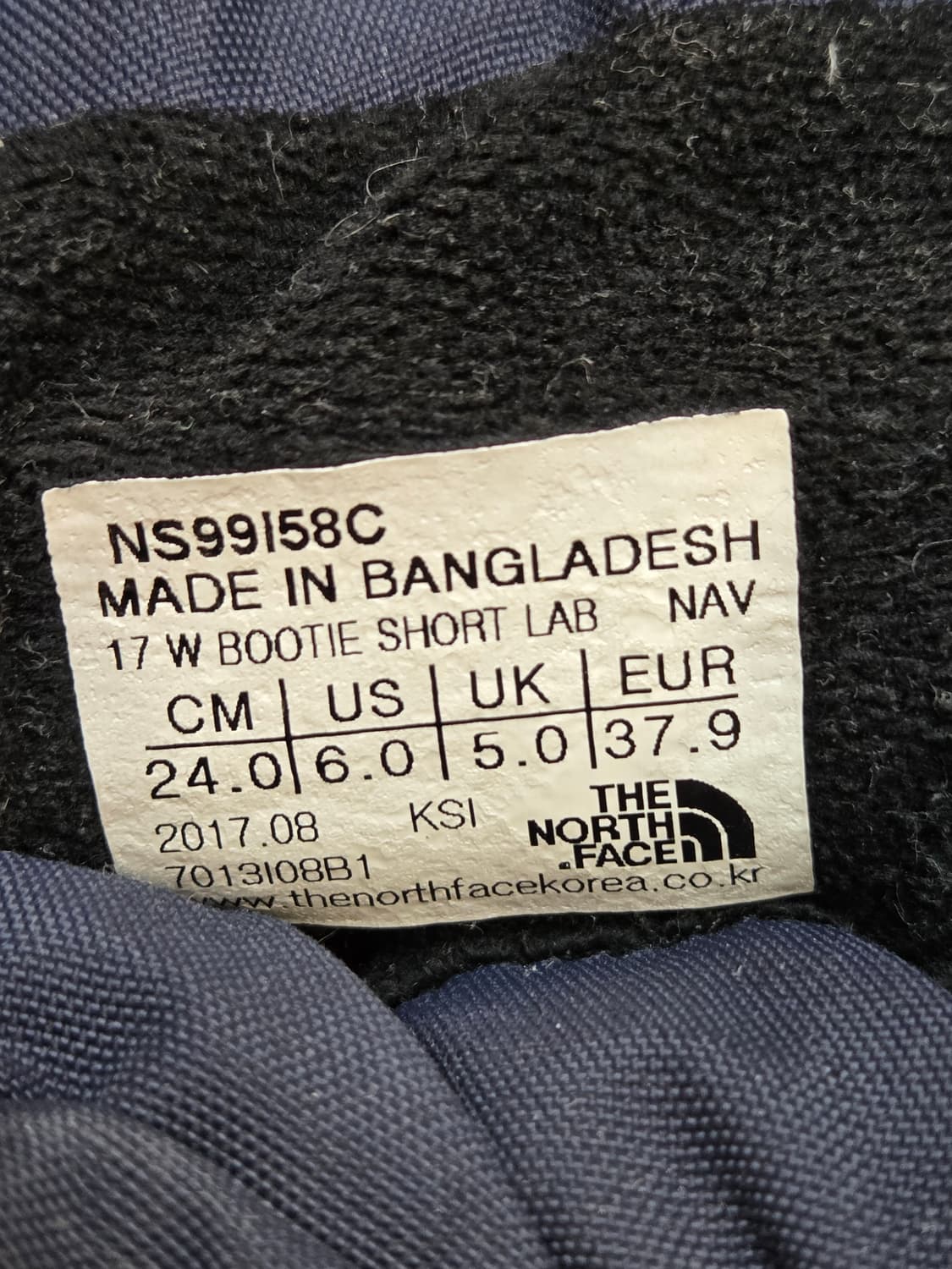 네이비 색상 노스페이스 방한 부츠 240mm입니다. 모델명은 NS99이구 상품이미지6