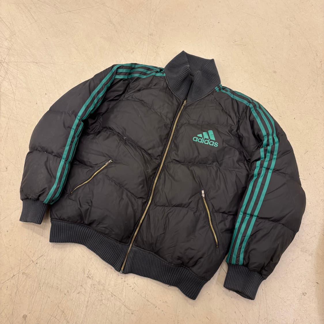 아디다스 덕다운 이큅먼트 패딩 봄버 상품이미지1
