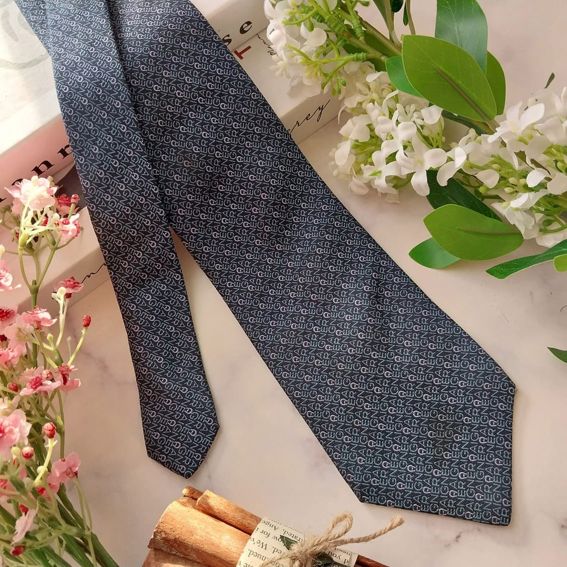 아이그너 실크 네이비 로고 패턴 넥타이 9cm A등급 K1431
 상품이미지3