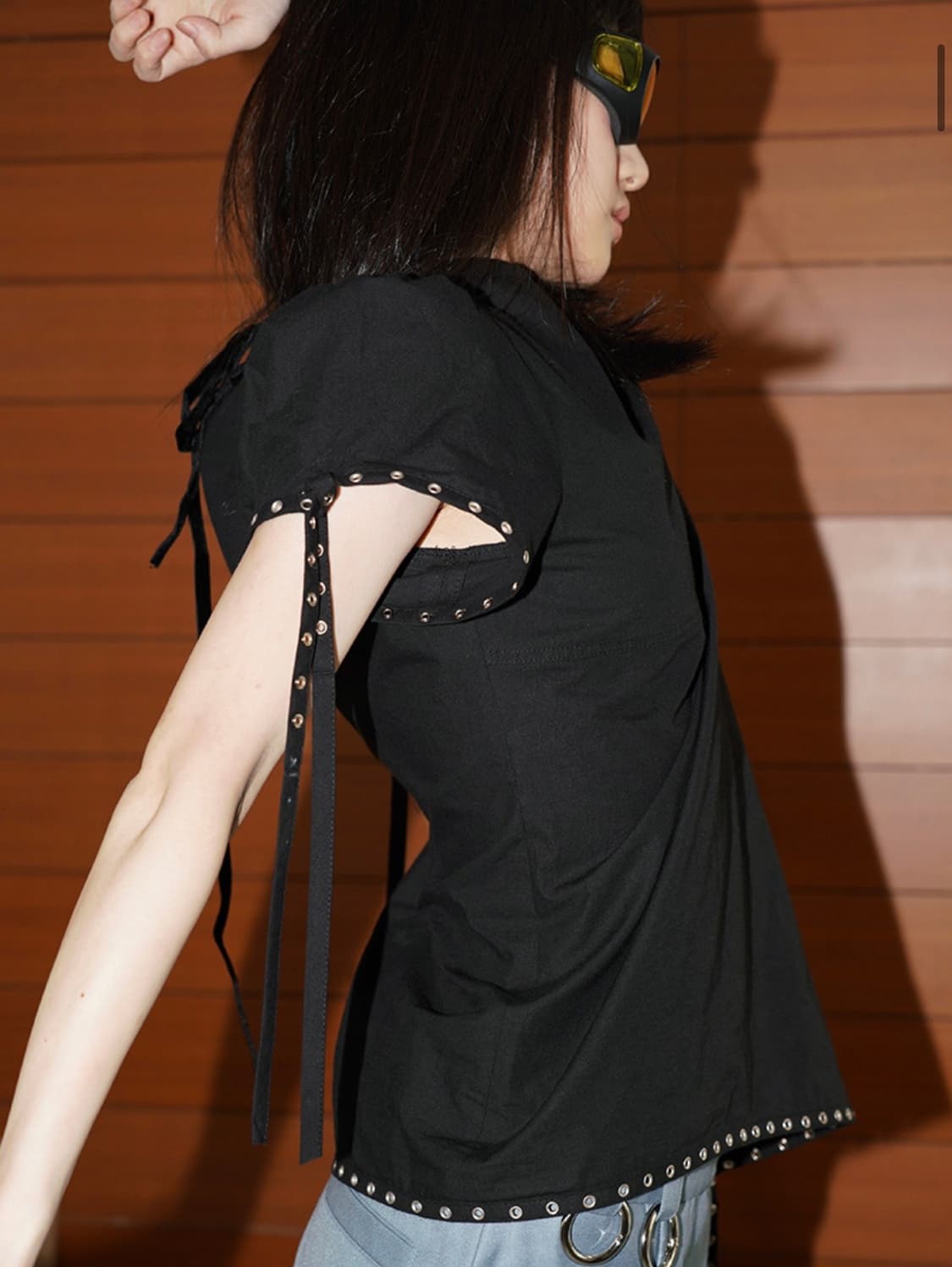 데어드 퍼프 슬리브 아일렛 스트랩 블라우스 블랙 상품이미지5