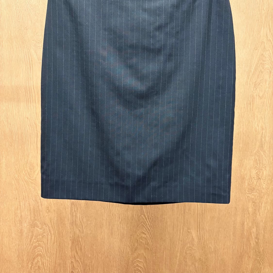 시스템 미디 스커트 스트라이프 패턴 하이웨스트 디테일 심플 블랙 상품이미지5