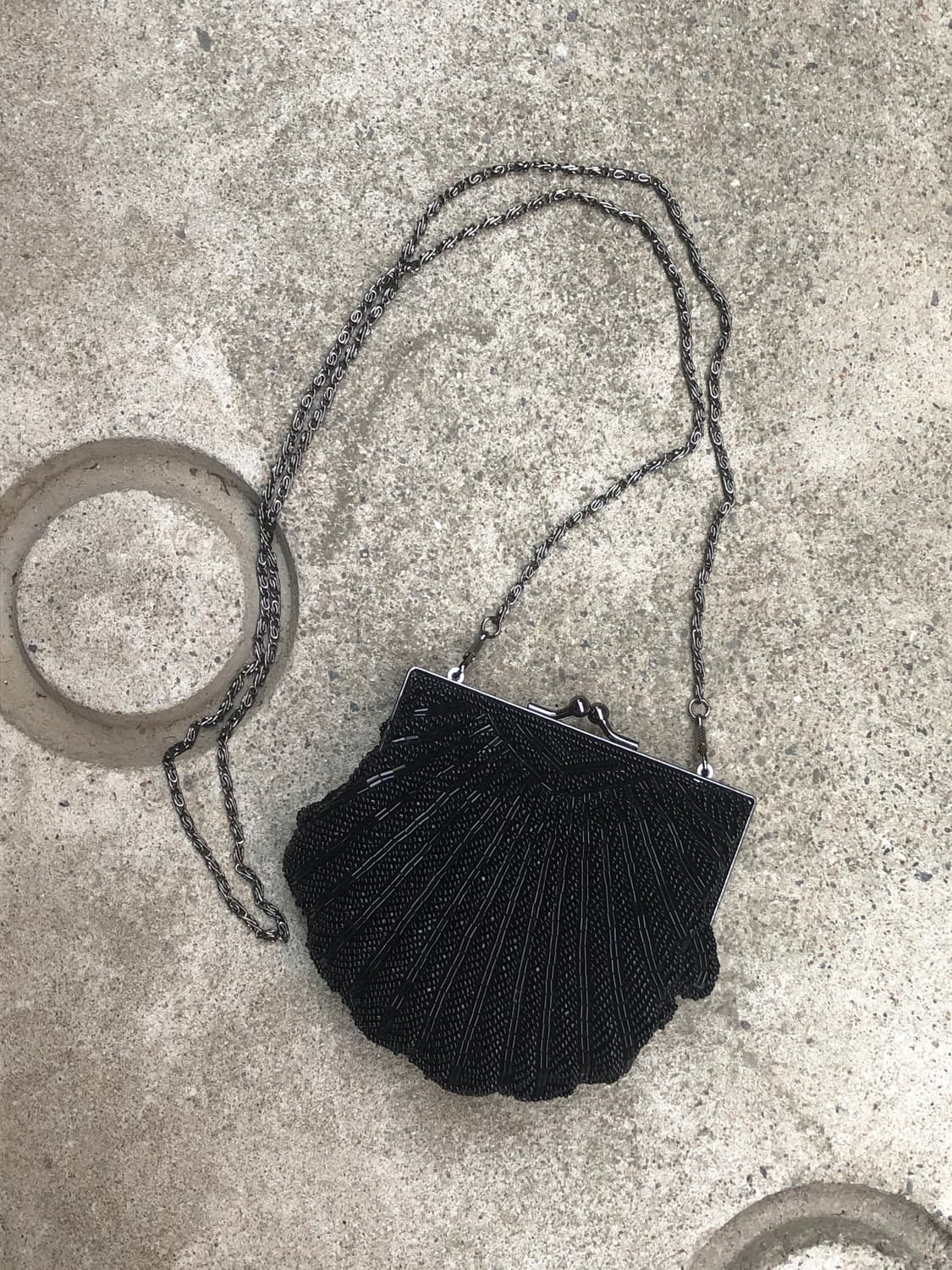 black shell beaded frame chain bag  상품이미지1