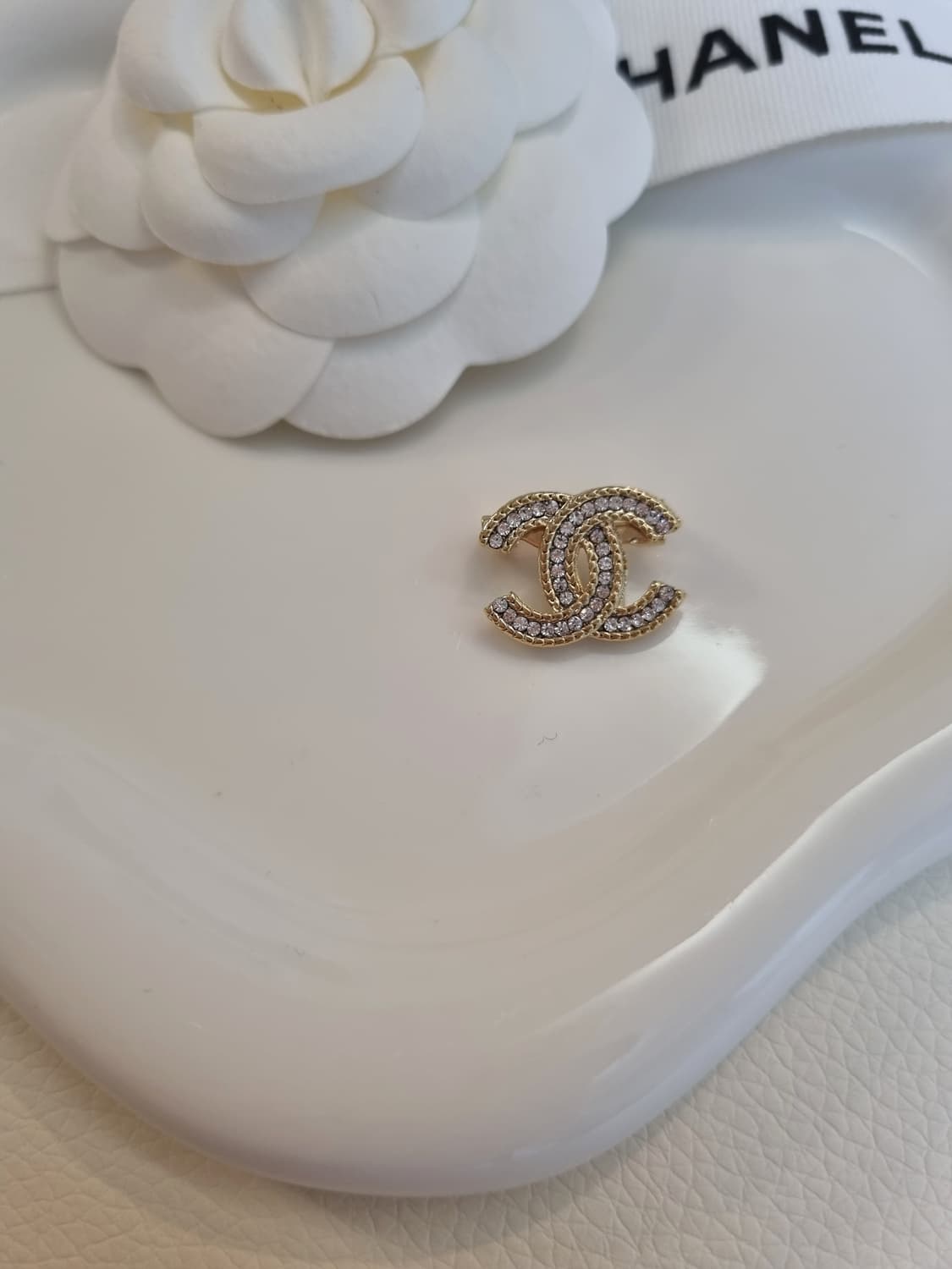 샤넬 금장체인 보석CC 미니 브로치 업사이클링 상품이미지3