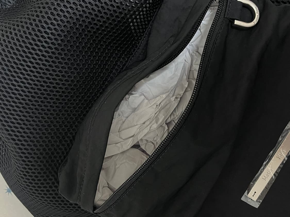 거의새상품) 마뗑킴 카고메쉬백팩 블랙 cargo mesh backpack 상품이미지5
