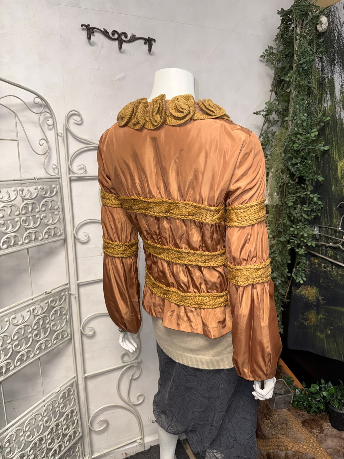 Brown ruffle flower woven satin jacket  상품이미지6