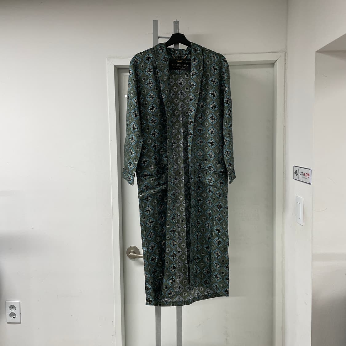 버버리 실크 롱 코트 가운 36(W) 상품이미지1