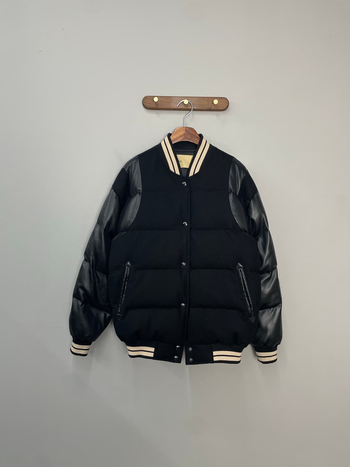 마뗑킴 바시티 다운 블랙 자켓 H2202 상품이미지3