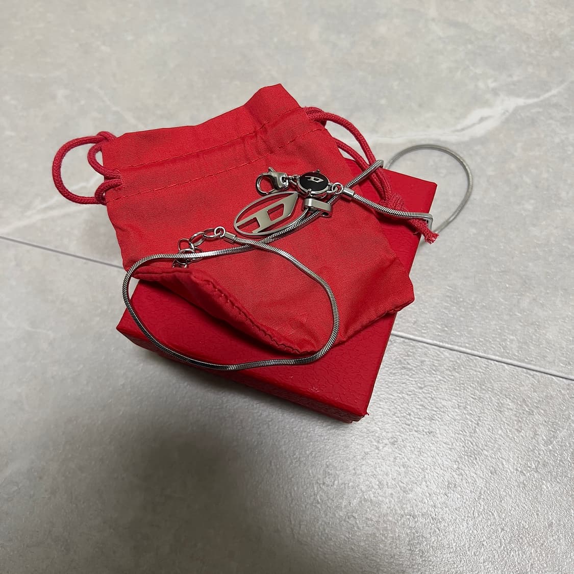 (우체국 택포가격) 디젤 피카부 D로고 펜던트 목걸이 상품이미지2