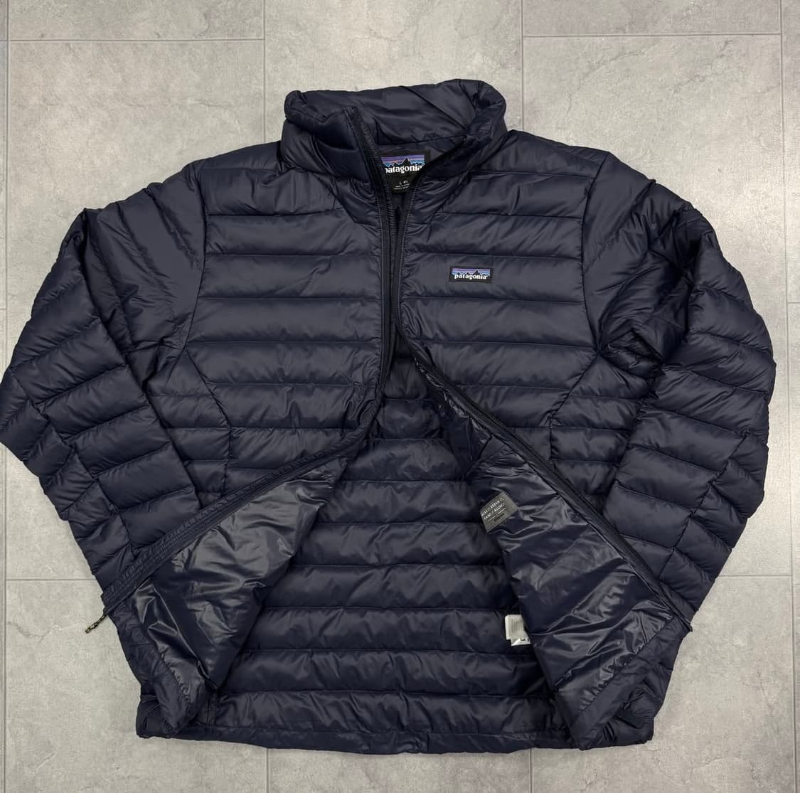 파타고니아 경량패딩 네이비 상품이미지2