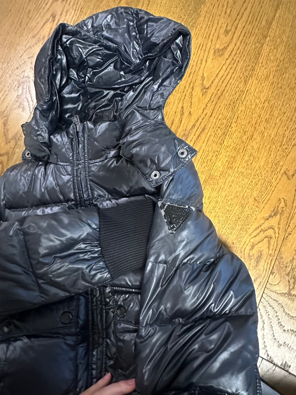 GUESS 검정 패딩 점퍼 상품이미지5